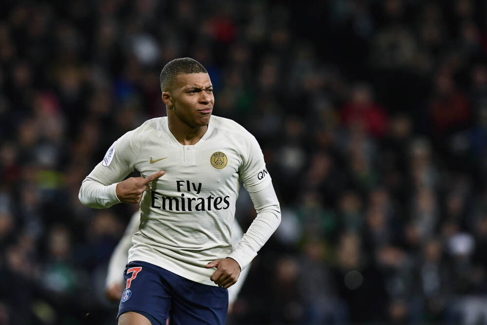 别傻了！你用的AI写作工具早该换了，它已经进化成内容工厂了